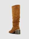 Botas com Ponta Redonda em Camurça Camel